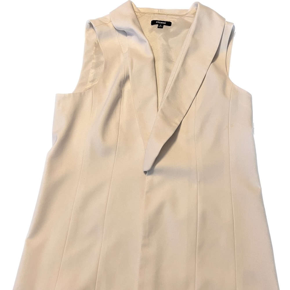 White sleeveless suit vest